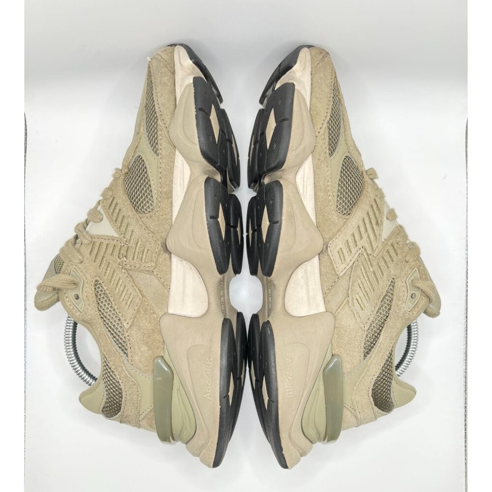 New Balance Women's Sneakers in Tan and Cream - Picture 9 of 11